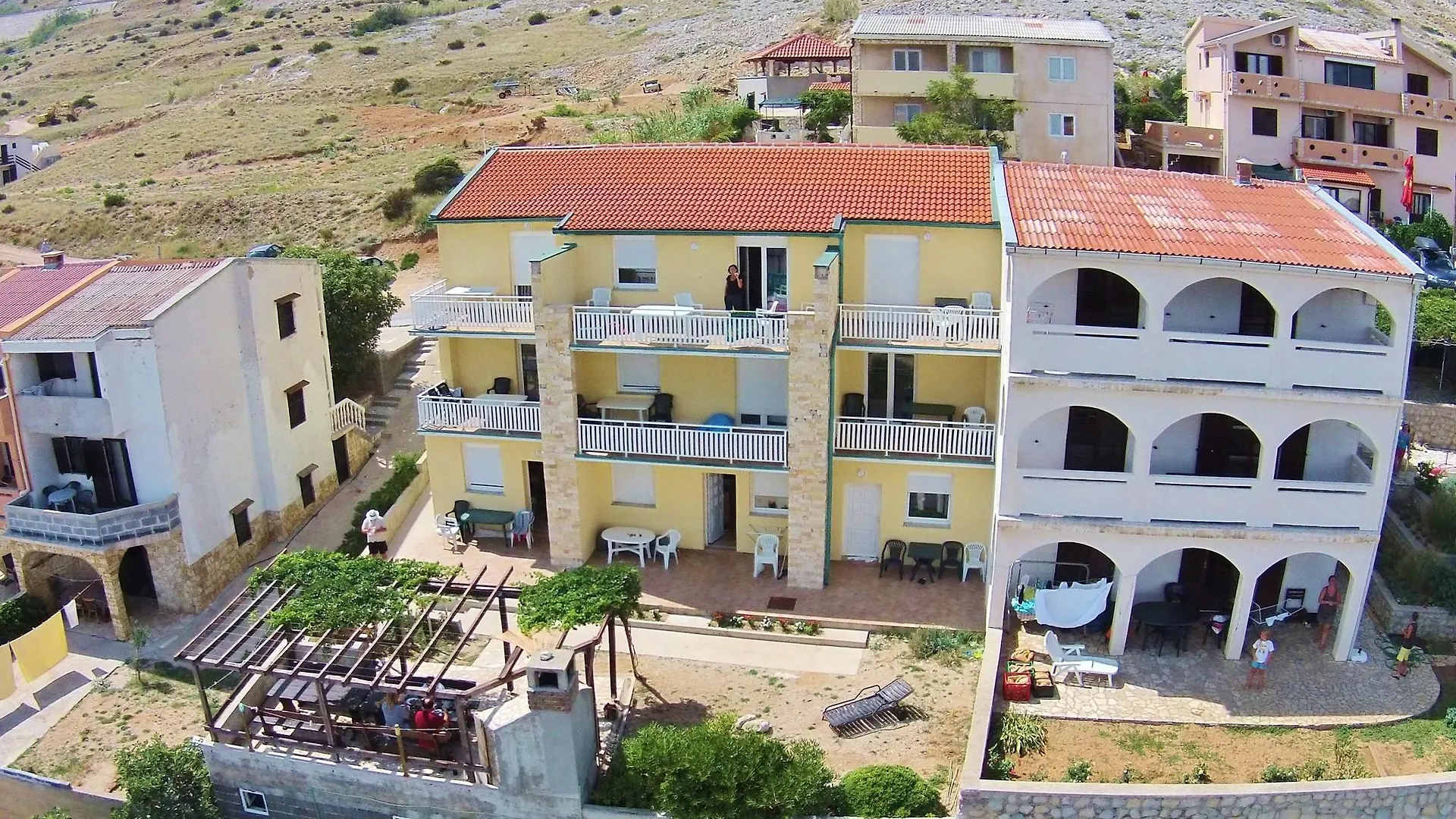 Apartments Suhomont Паг Гостевой дом