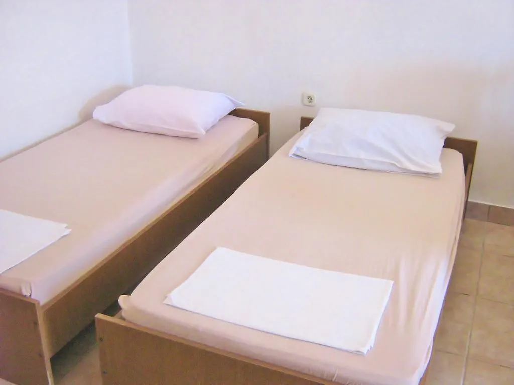 Apartments Suhomont Паг
